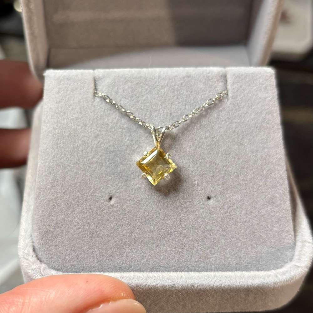 Elegant Princess Cut Citrine Gemstone 1.68CT Pendant in 925 Sterling Silver